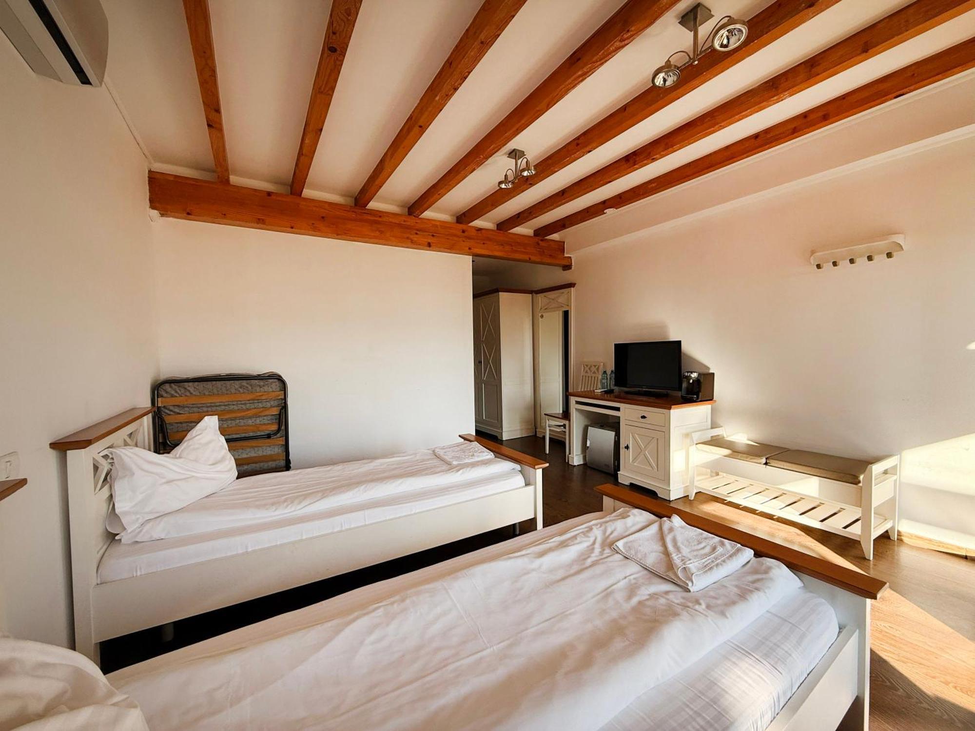 Lifeharbour Limanu Hotel ภายนอก รูปภาพ